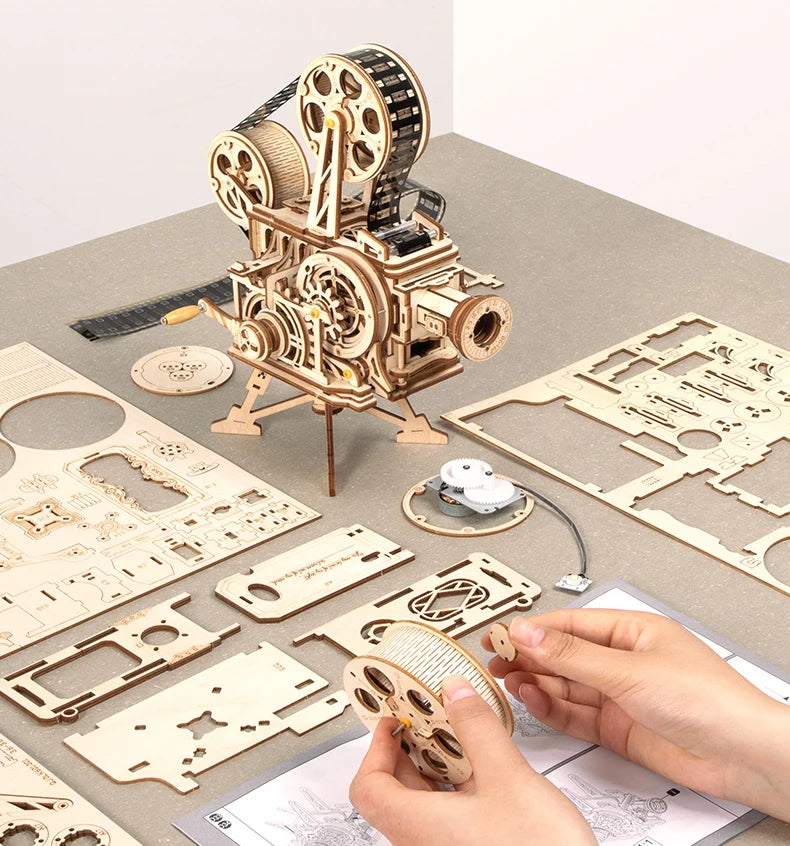 Robotime ROKR-proyector de manivela, Vitascopio de película clásica, rompecabezas de madera 3D, modelo de juguete de construcción para niños y adultos LK601