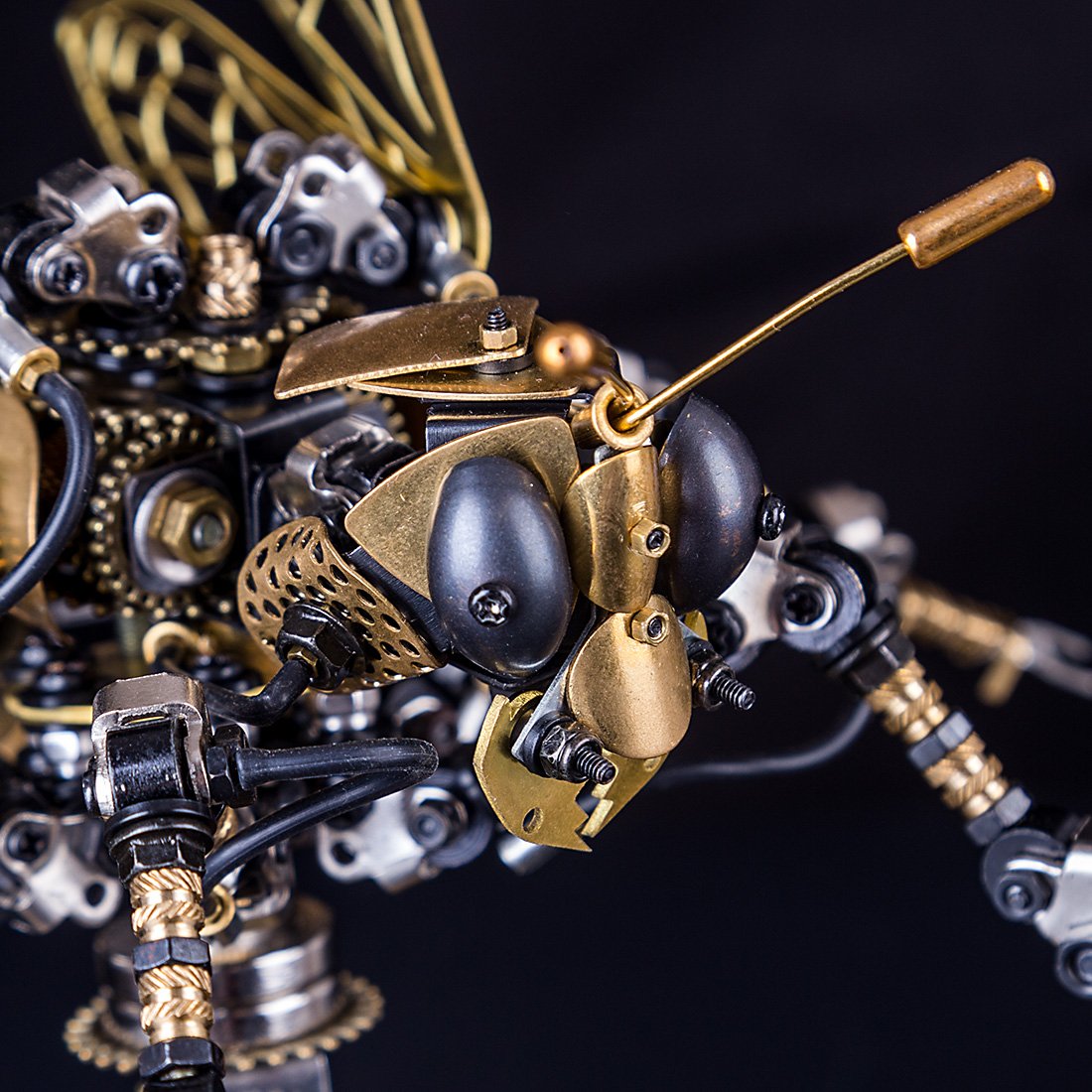 Avispa Mecánica Metal 3D