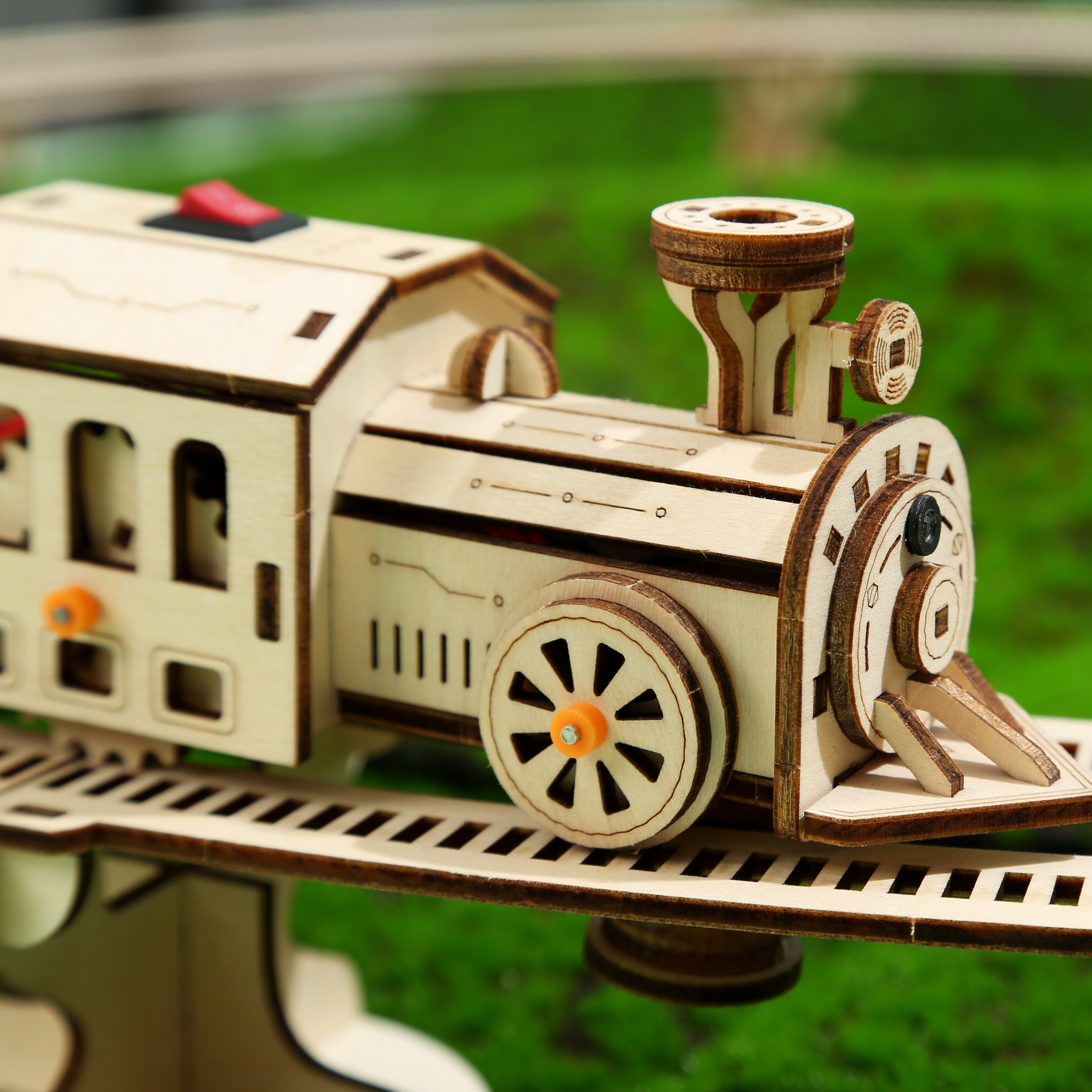 Locomotora a Vapor Metal 3D con Vías 700 piezas