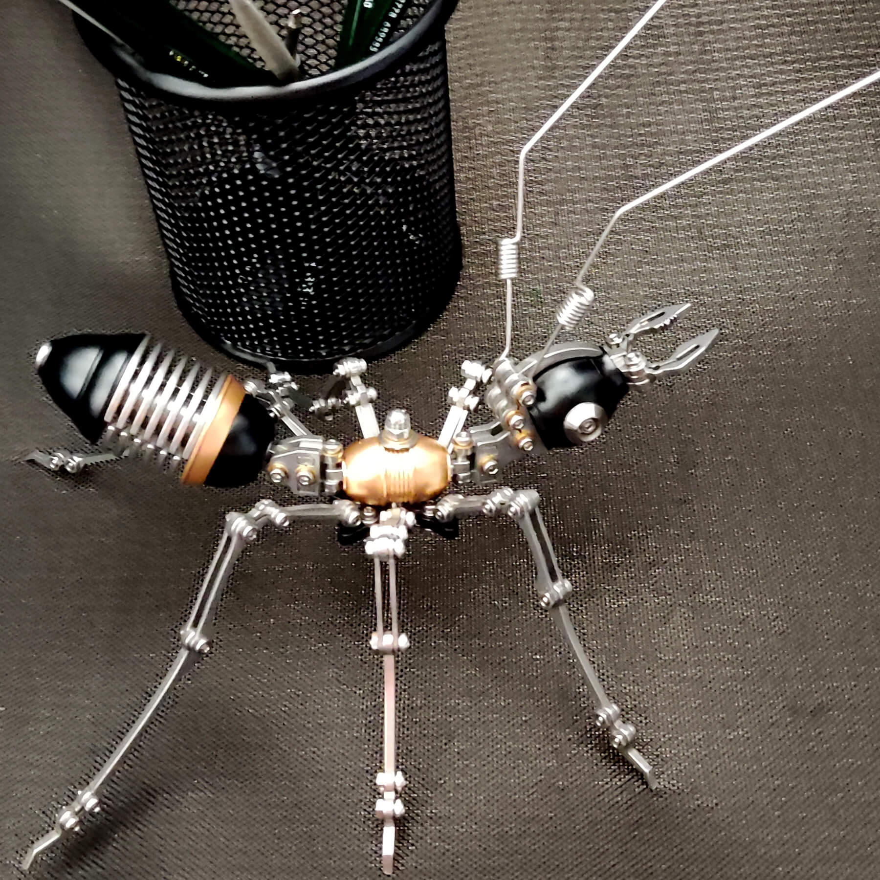 Hormiga Mecánica Colorida Metal 3D