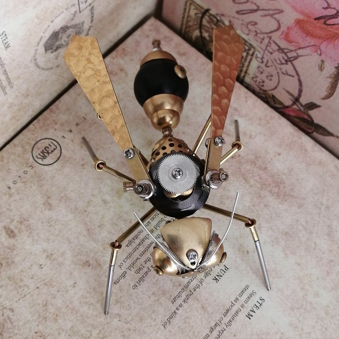 Avispa Grande Mecánica Metal 3D