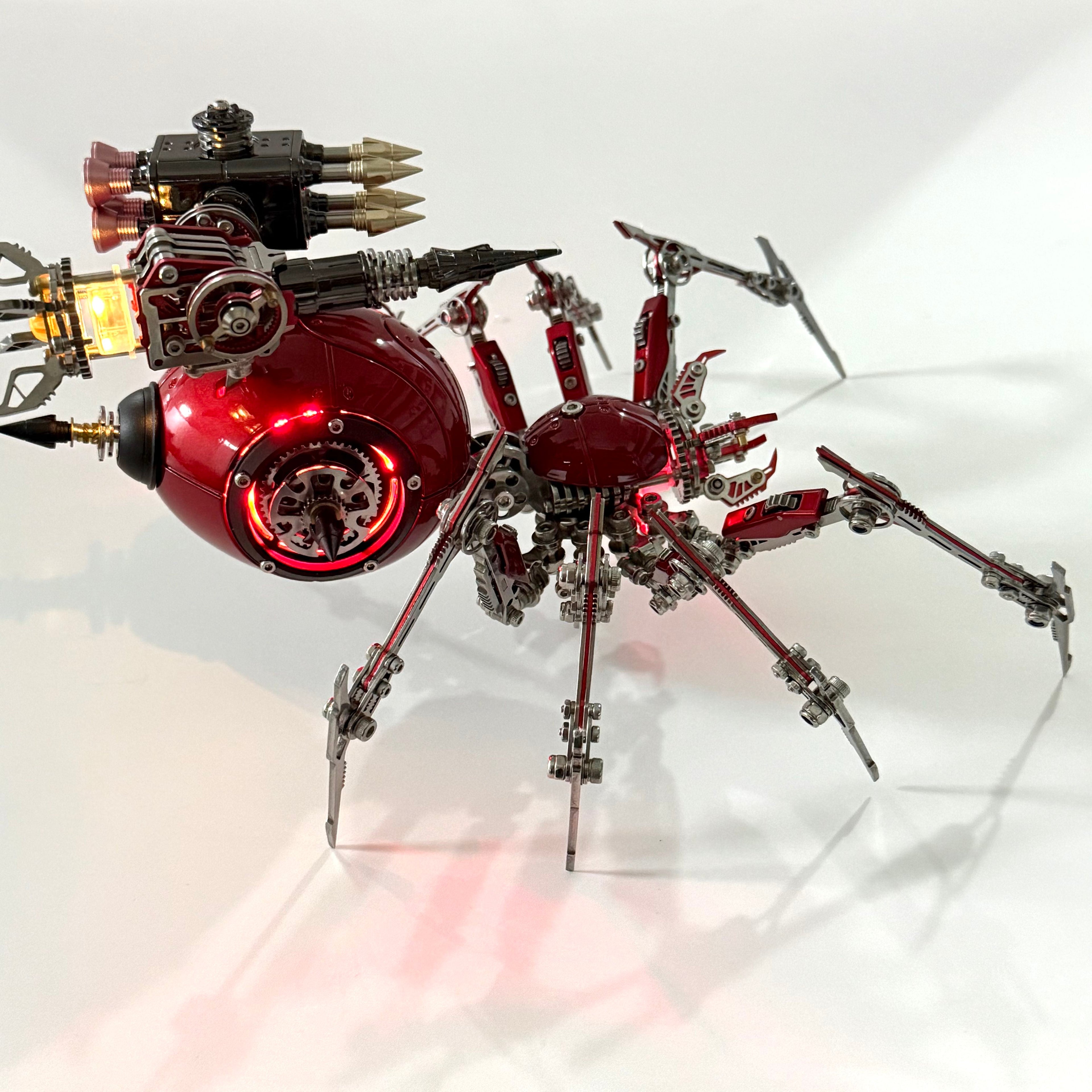 Araña Roja Mecánica Steampunk Metal 3D con Armas