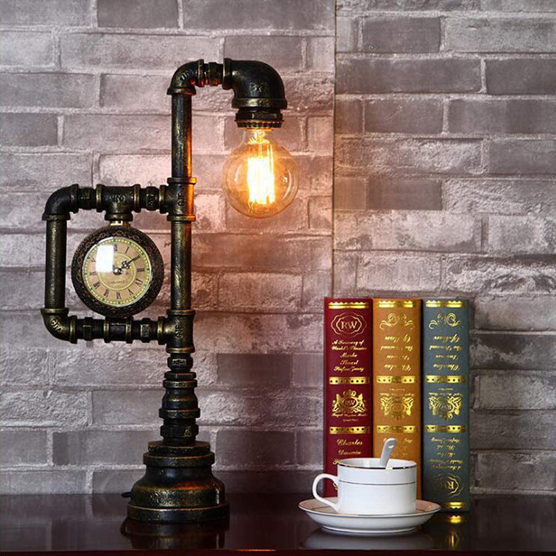 Lámpara Steampunk con Reloj y Tubería Metal