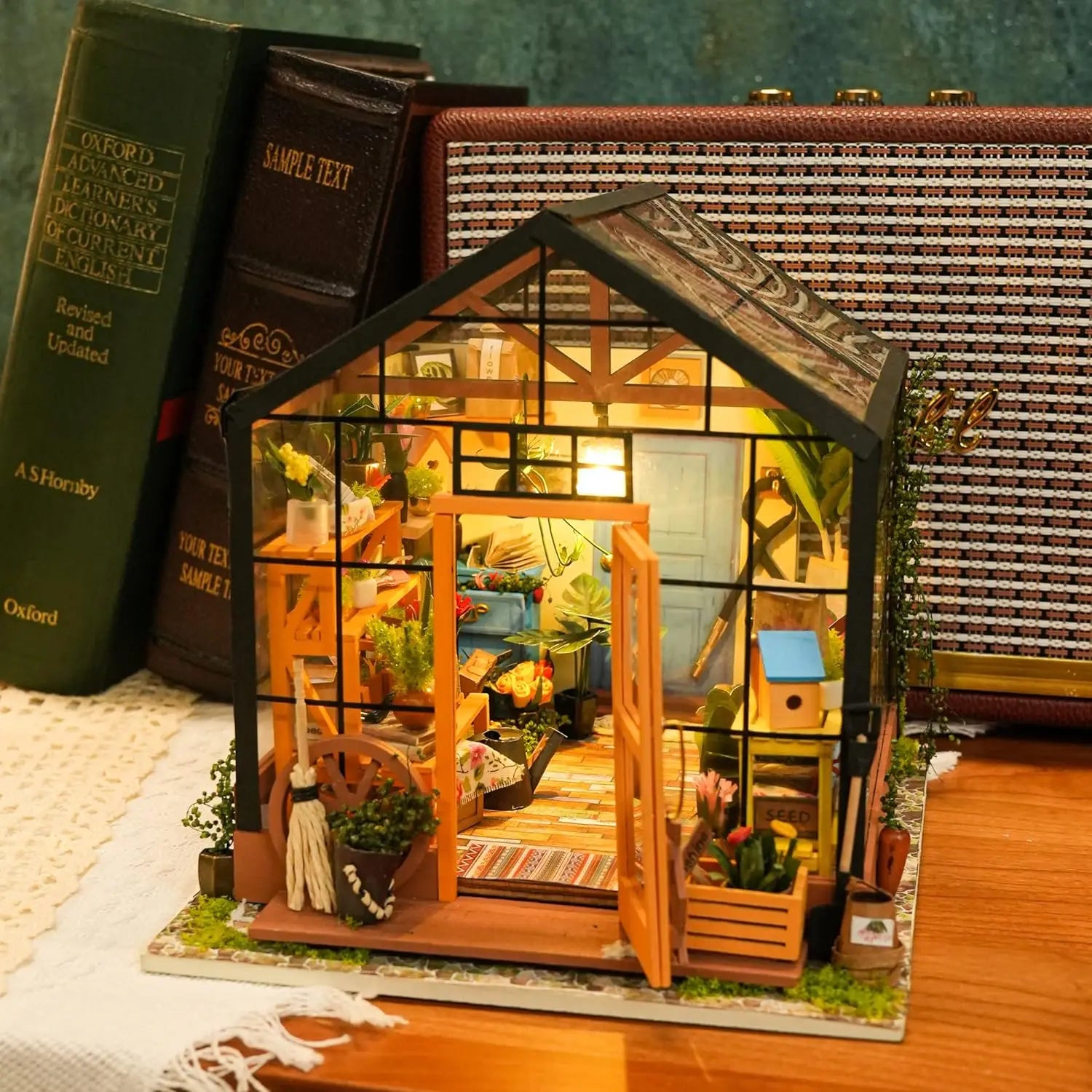 Robotime Mini casa verde Casa de flores de Cathy Casa de muñecas DIY Kit de muebles en miniatura de madera con LED Los mejores regalos de cumpleaños