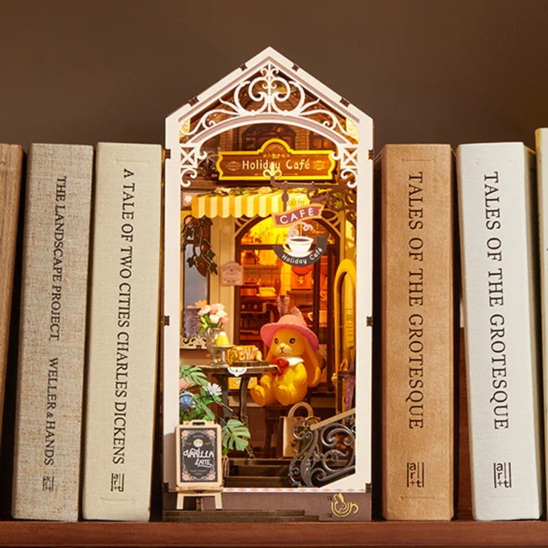 Robotime Rolife Book Nook Kits, Cafetería Navideña, Kit de Casa en Miniatura con Luces, Rompecabezas 3D de Madera, Regalo para Librerías, TGB15