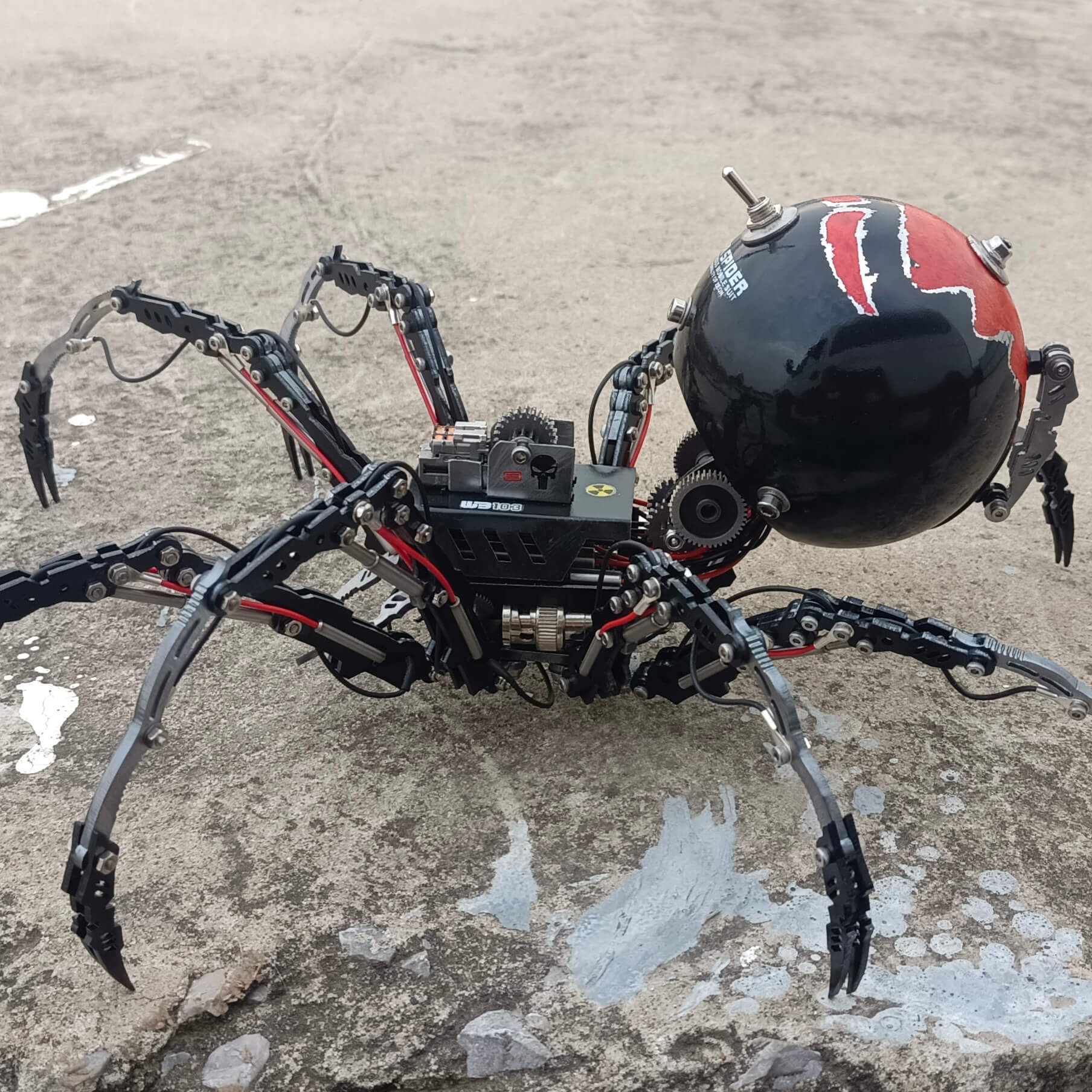 Viuda Negra Trepadora Steampunk Metal 3D